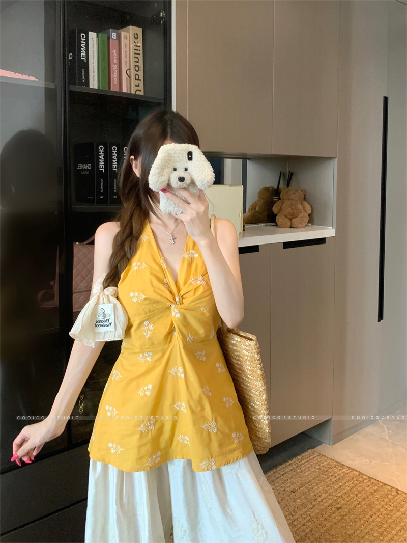 V-Neck Twist Sleeveless Top for Women Summer Outerwear Embroidered Waist-Slimming Halter Blouse - Image 4
