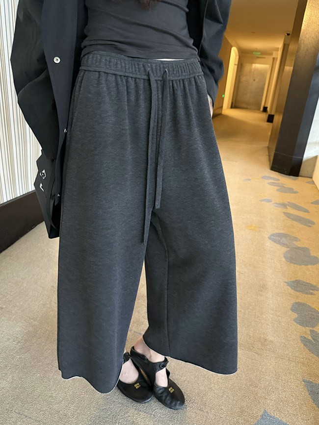 Women's Wool Blend Terry Straight Leg Cropped Sweatpants - Image 3