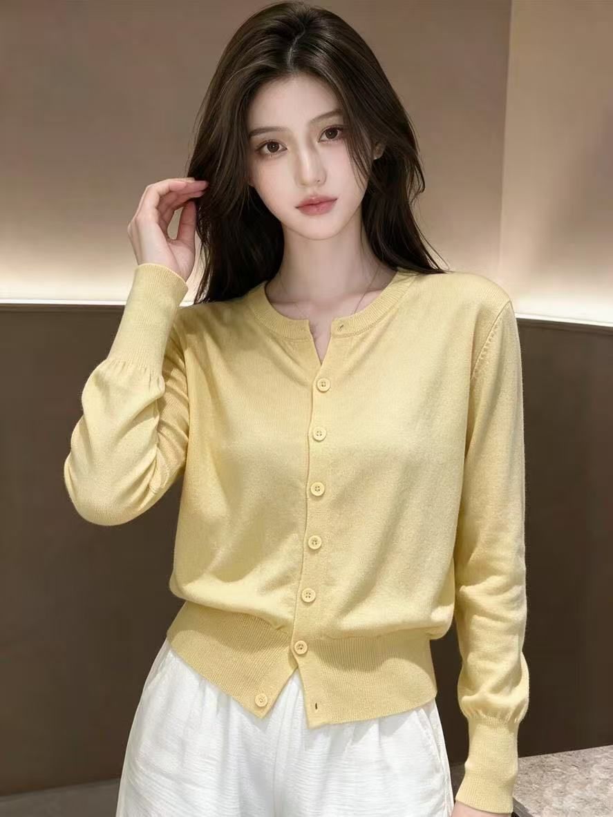Women’s 100% Wool Knit Pullover Sweater with Round Neck